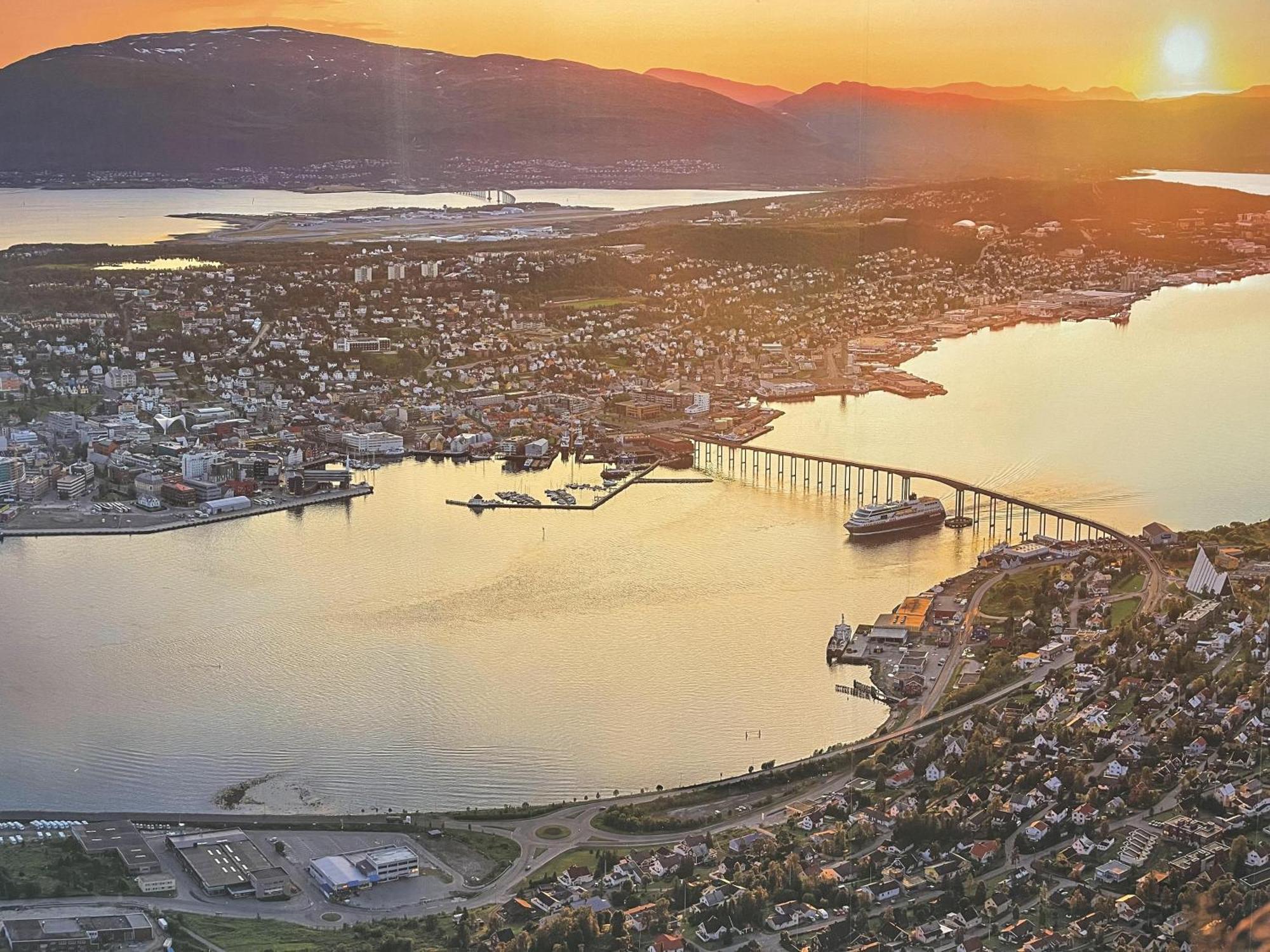 Nice Apartment Near To City Center Of Tromso Exterior photo
